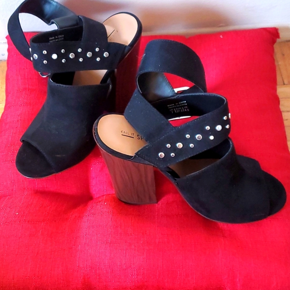 Call it spring Mule heels size 7